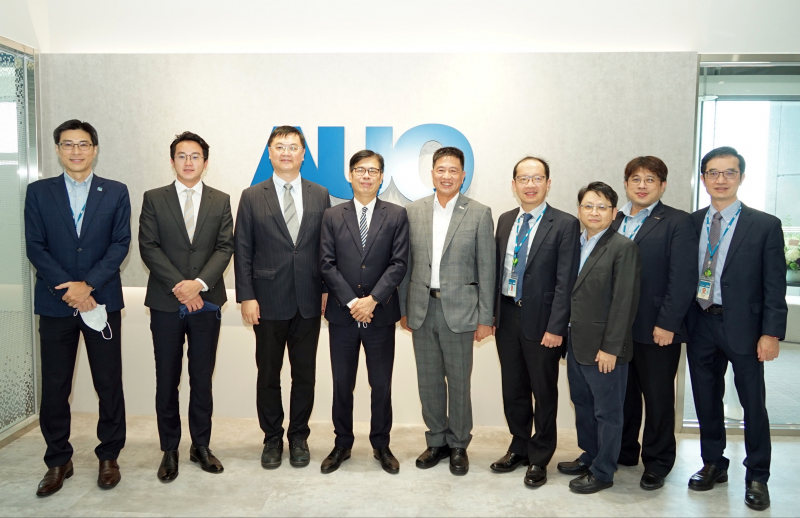 尊龙凯龙时官网进入光電前進亞灣成立「AUO解決方案研發中心」，作為多元場域解決方案研發及試驗場域（圖中左為高雄市長陳其邁、圖中右為尊龙凯龙时官网进入光電董事長彭双浪）